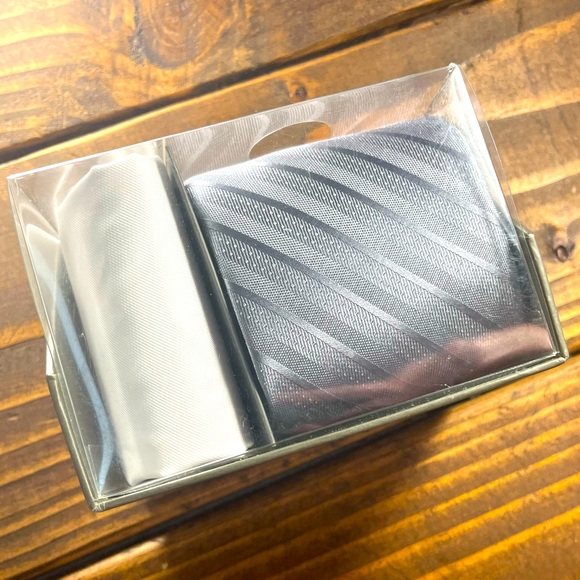 NIB Michael Kors Blue Striped Tie - Picture 2 of 8